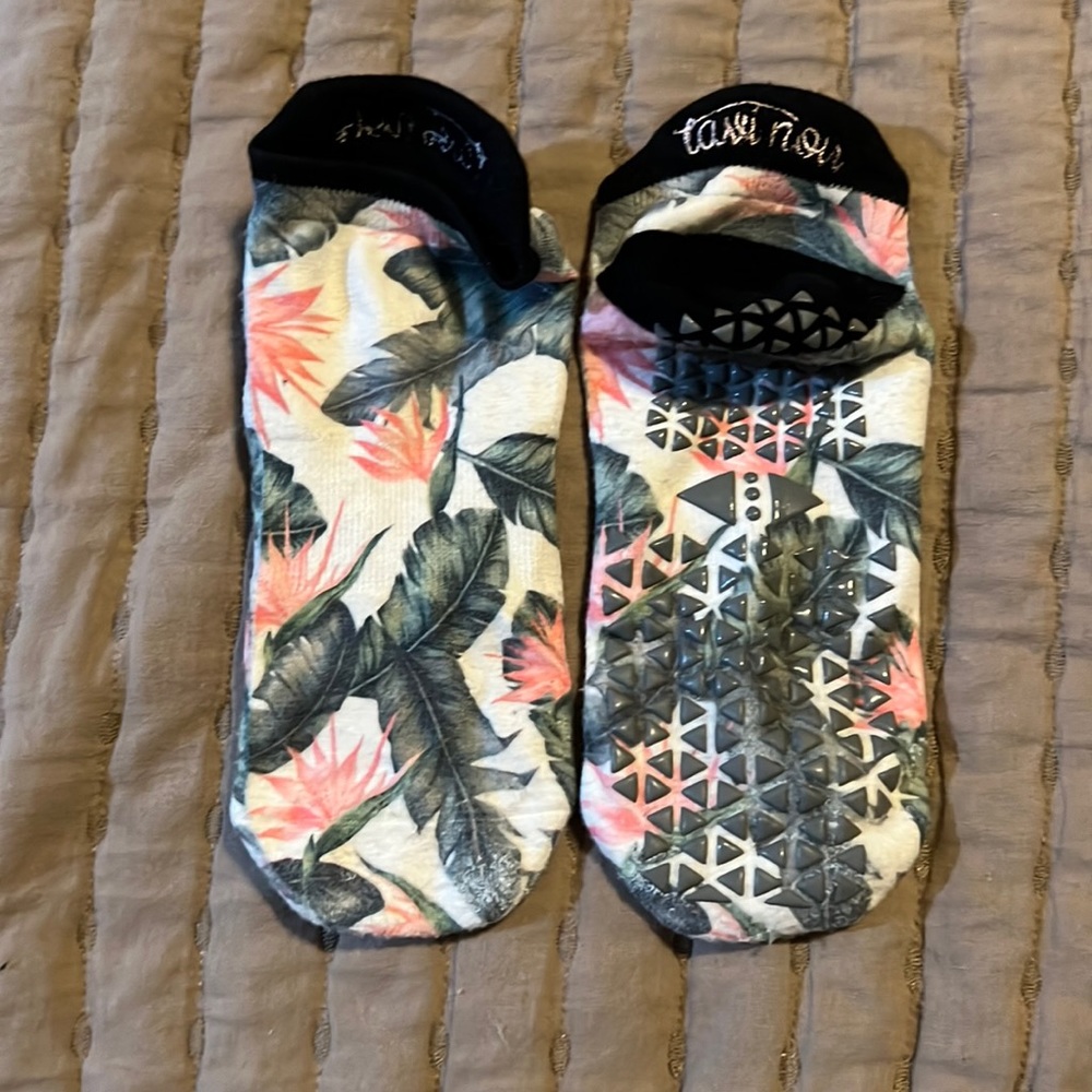Tavi Noir barre socks, size small